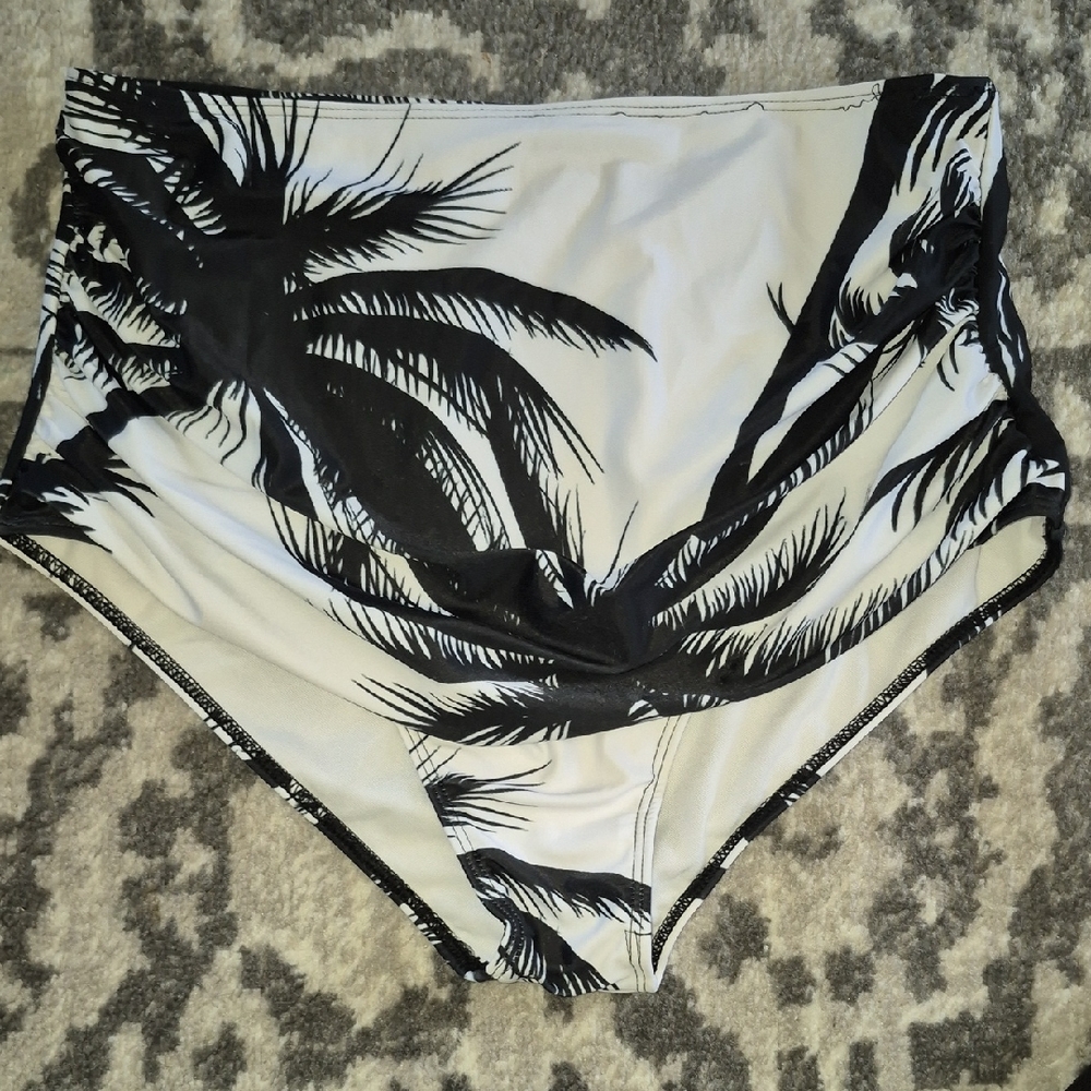 Cupshe Black and White Palm Print Swim Bottom
